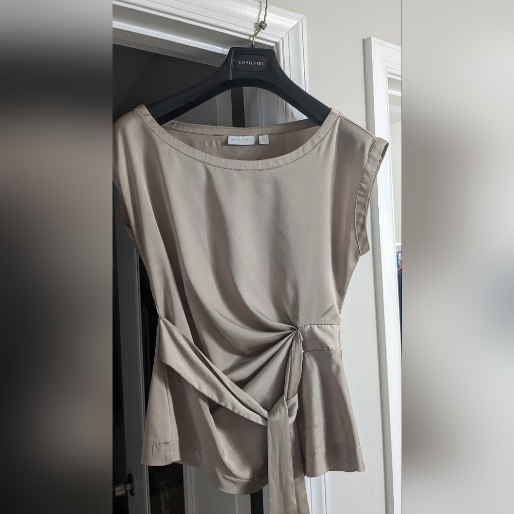 Evening blouse in champagne